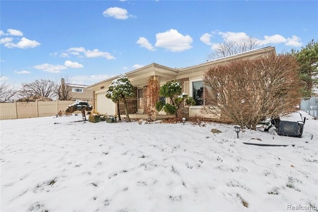 Building Photo - 39327 Timberlane Dr