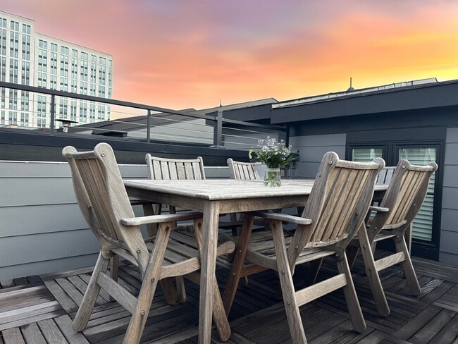 Building Photo - 413 W Lenoir St