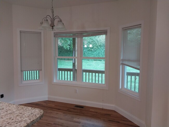 Foto del edificio - Beautiful Home in Convenient Swannanoa