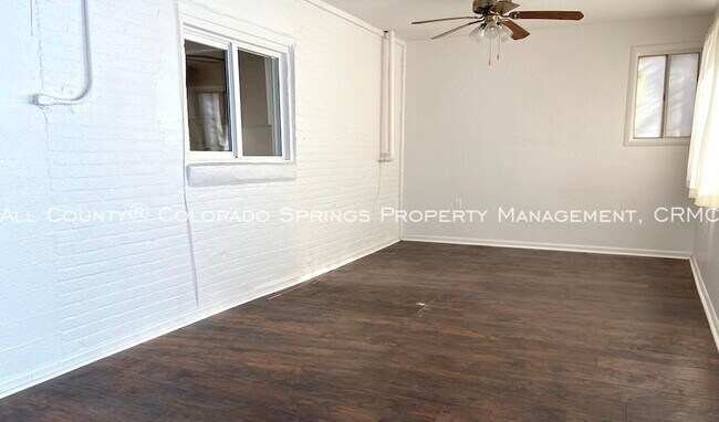 Building Photo - 914 W 13th St