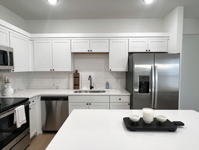 Building Photo - 285 Johnson Cir