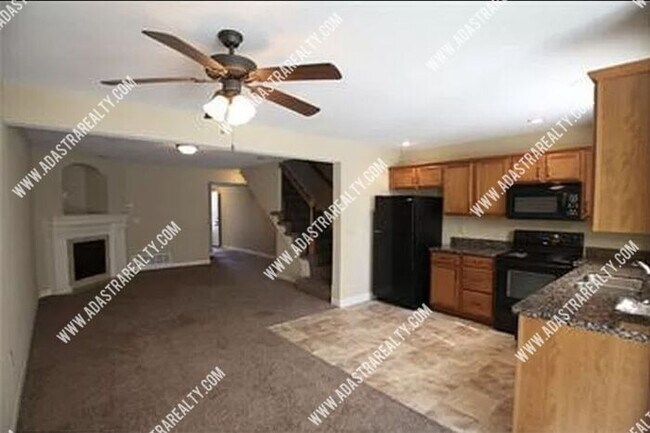 Foto del edificio - Spacious 3 Bedroom/2.5 Bath Townhome in Platte City-Available in JULY!!