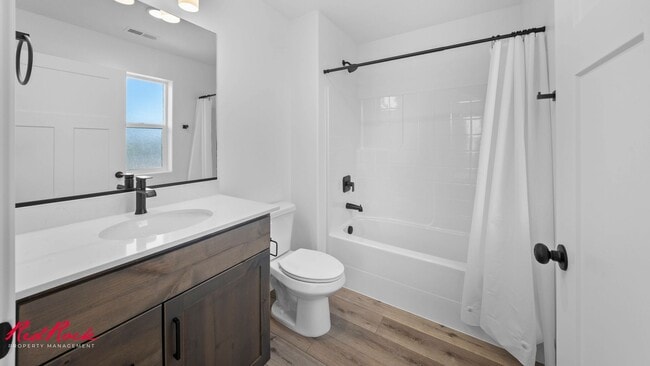 Building Photo - MOVE IN SPECIAL! Fresh, Modern Living, Just Steps Away From Everything in Cedar City