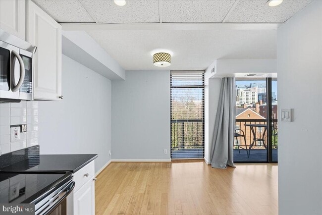 Foto del edificio - 1401 N Rhodes St