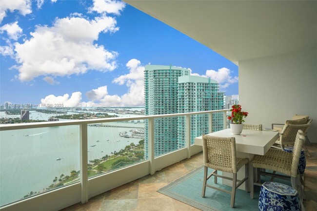 Building Photo - 2020 N Bayshore Dr