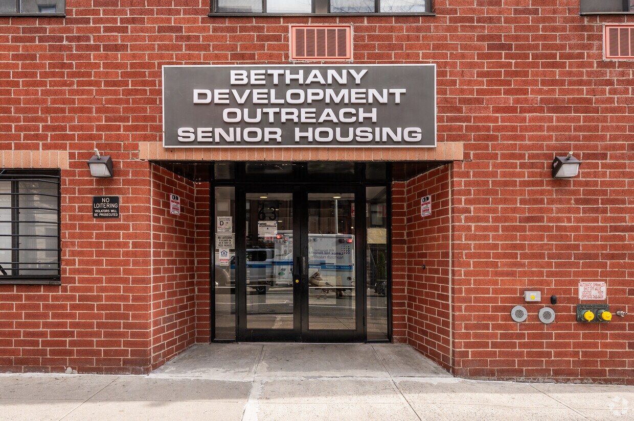 Fotografía del edificio - Mt. Morris Plaza Senior Housing