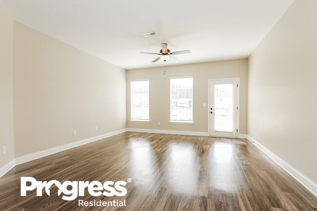 Building Photo - 2071 Miramar Cir