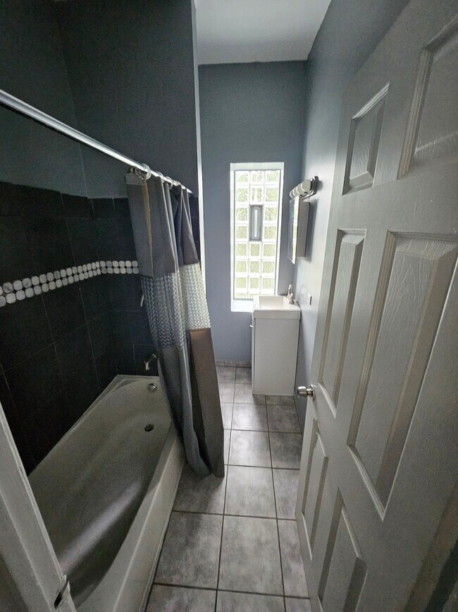 Foto del edificio - 6620 S Saint Lawrence Ave