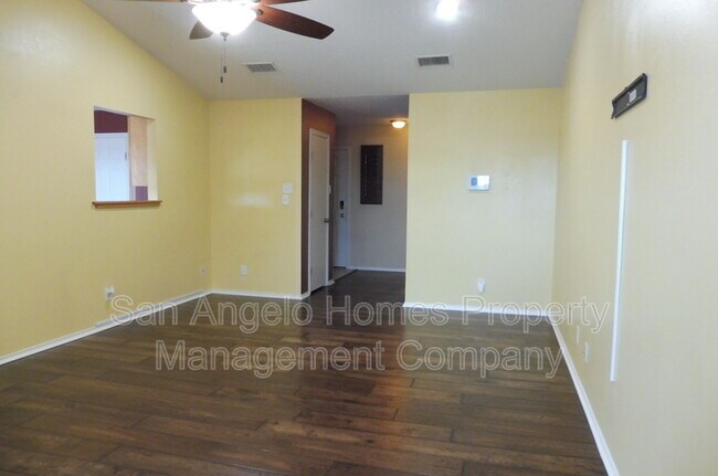 Foto del edificio - 1217 Elmo Ln