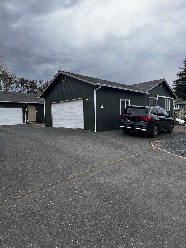 Duplex - 1232 W Harbeck Rd