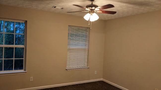 Foto del edificio - 6349 Wellington Walk Way