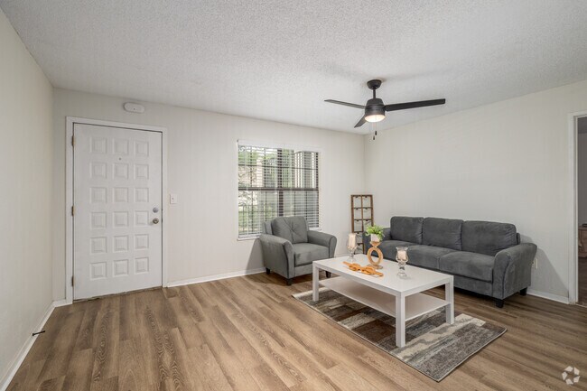 1 dormitorio, 1 baño - 672 pies cuadrados - Sala de estar - Bristol Pointe Apartments