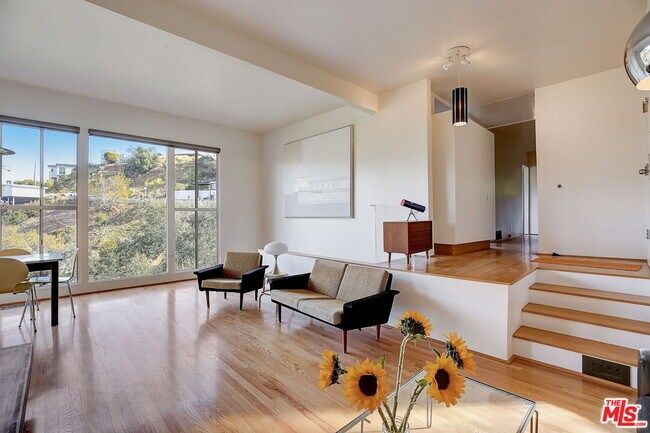 Foto del edificio - 8259 Mannix Dr