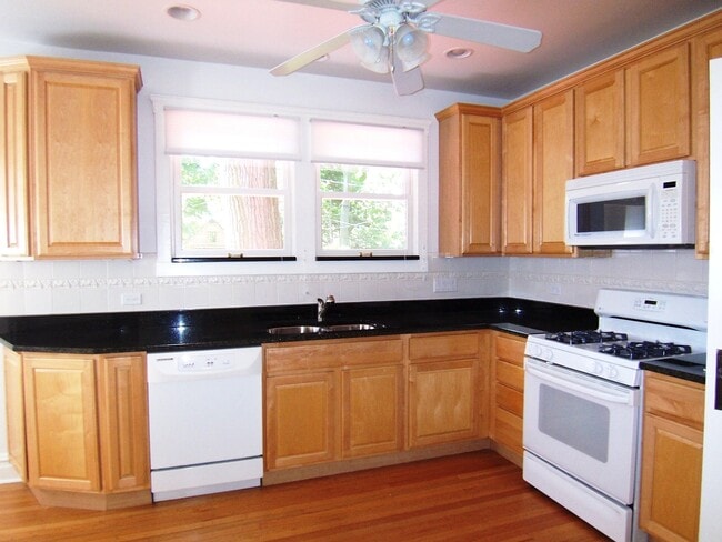 Building Photo - 1226 Simpson St