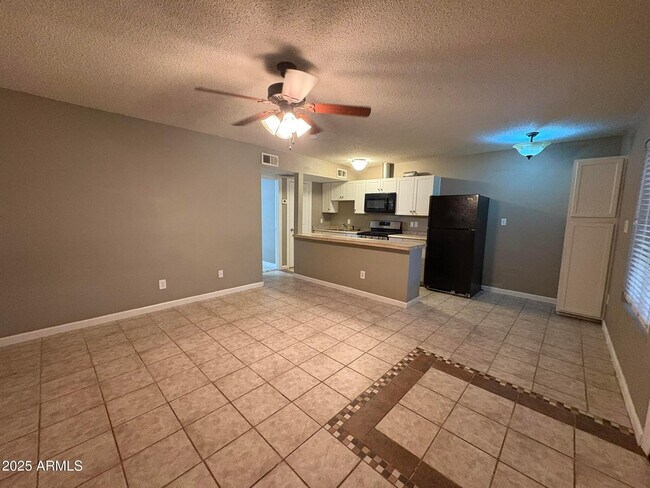 Foto del edificio - 2735 W Tuckey Ln