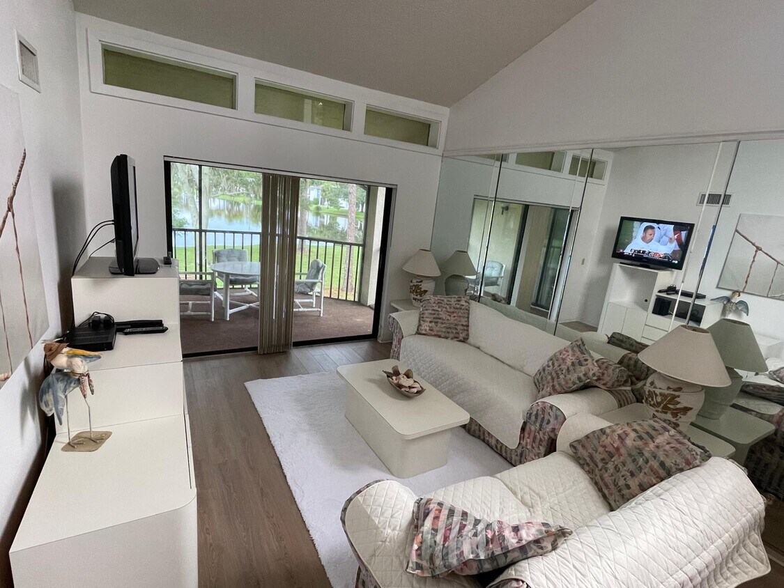 Foto principal - 202 Woodlake Wynde