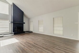 Building Photo - 9614 Charter Ridge Dr