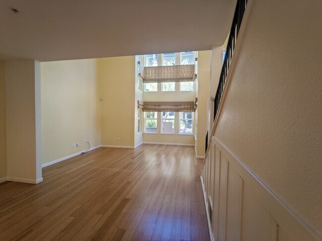 Foto del edificio - 649 1st St W