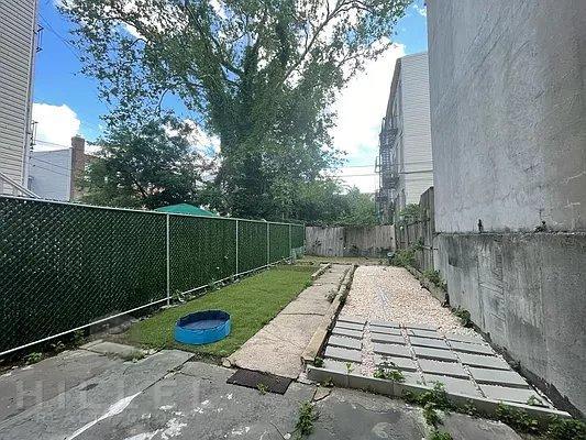 Foto del edificio - *NO FEE* Garden Duplex w/ Huge Private Bac...