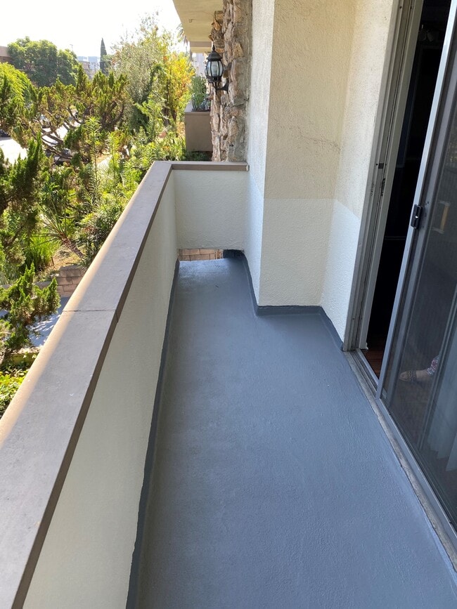 balcony off bedroom - 435 N Serrano Ave