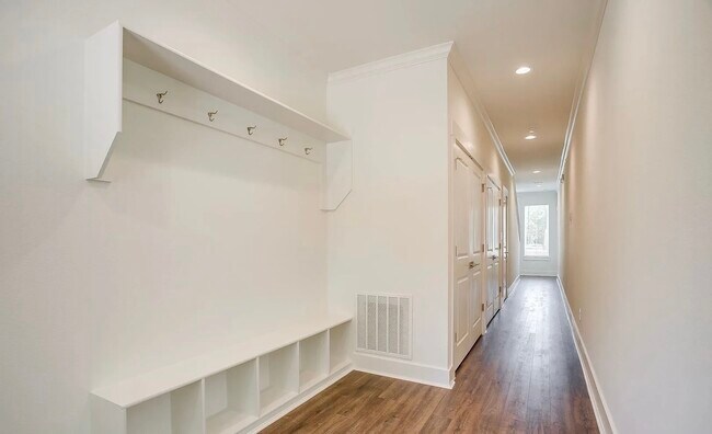 Foto del edificio - 2203 W Devitt St