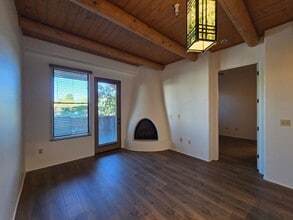 Building Photo - 1405 Vegas Verdes Dr