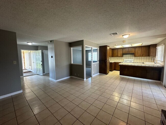 Foto del edificio - 1175 E Edison St