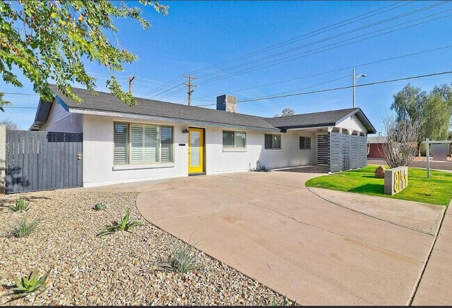 Foto del edificio - 8144 E Fairmount Ave