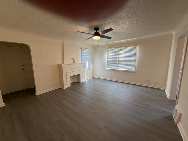 Foto del edificio - 820 Central Ave