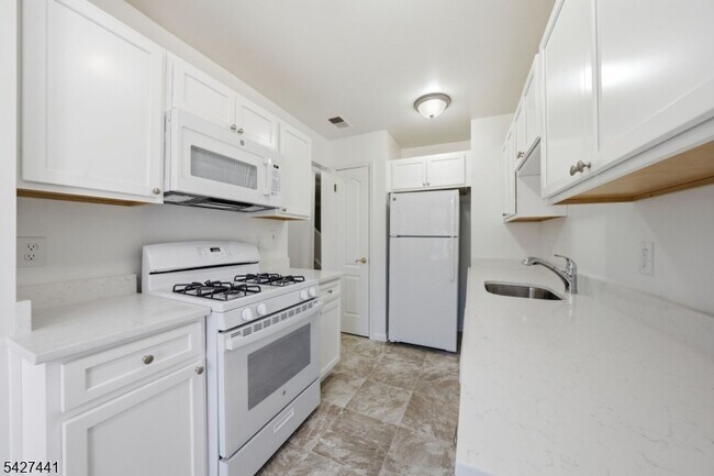 Foto del edificio - 11 Deer Hill Ct