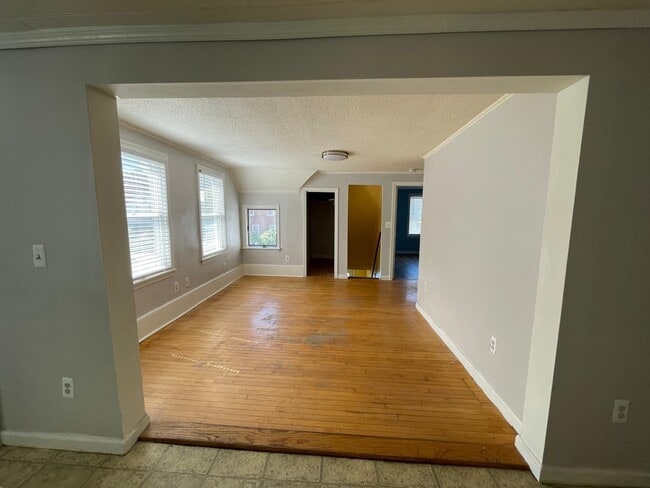 Building Photo - 71 Hickok St