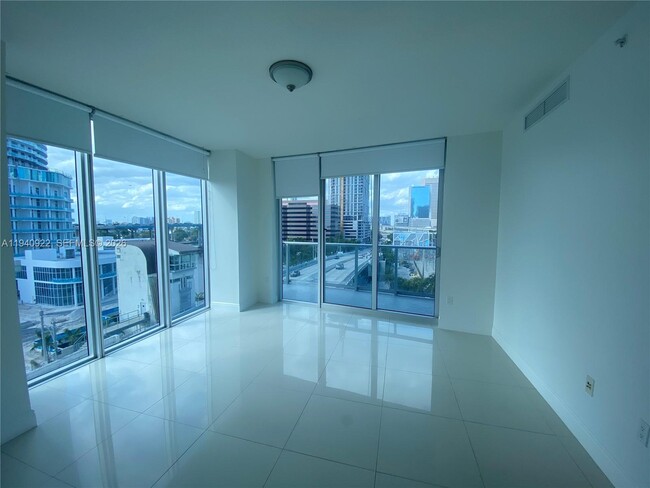 Foto del edificio - 185 SW 7th St