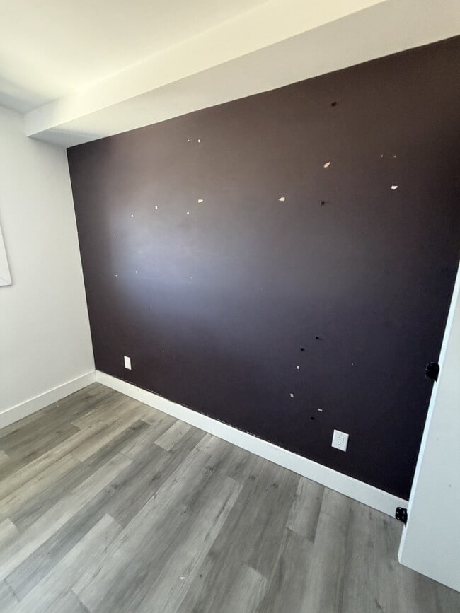 Building Photo - 227 Ave Blackburn