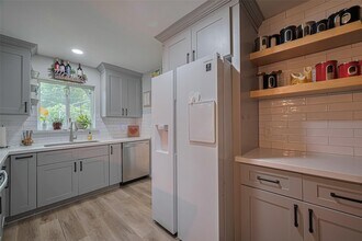 Building Photo - 1941 Heights Dr