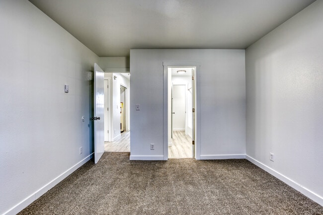 Building Photo - Maple Grove Apartments