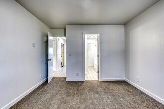 Building Photo - Maple Grove Apartments