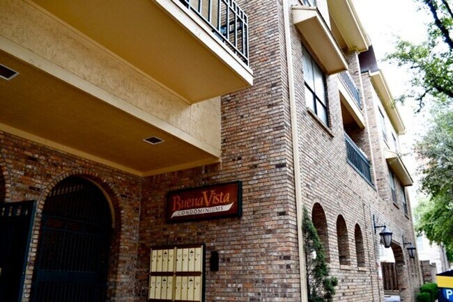 Foto del edificio - Short walk to UT Campus!