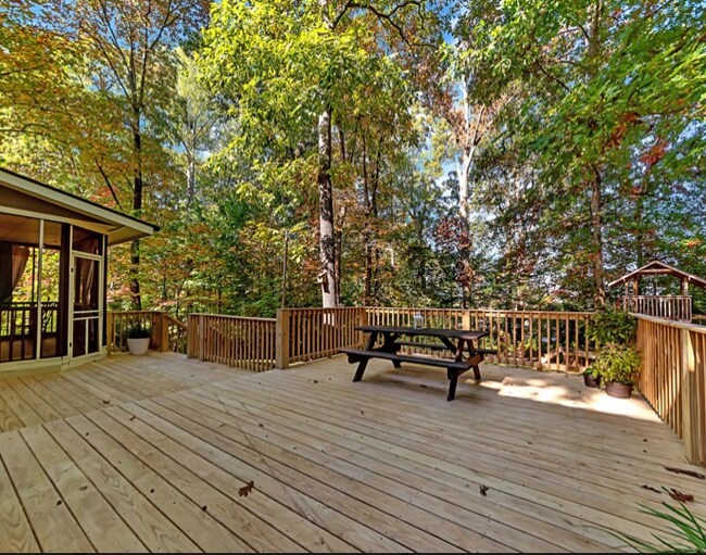 Foto del edificio - 8605 High Lark Ln