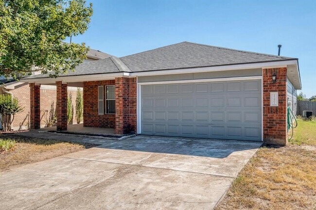 Foto del edificio - 17901 Violet Ln