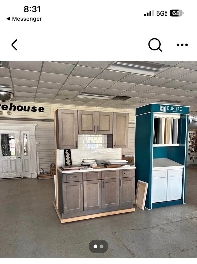 Los armarios de cocina grises ya están instalados. - 24 Woodlawn Ter