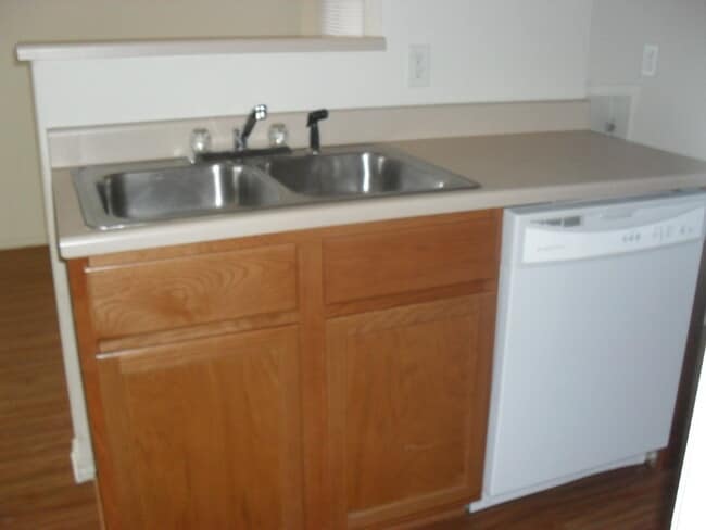 Building Photo - 304 Creek St