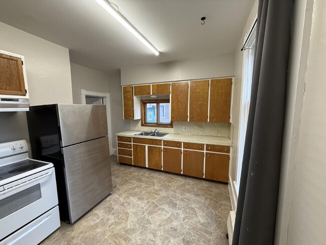 Building Photo - Charming 1 Bedroom, 1 Bathroom Apartment in the Heart of Sparta, MI