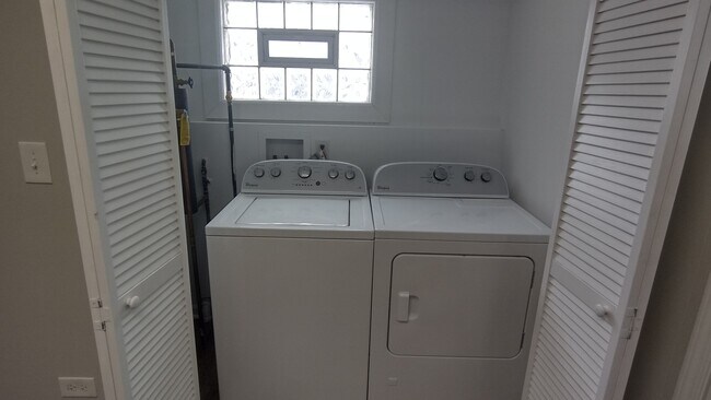 Foto del edificio - 8742 S Duffy Ave