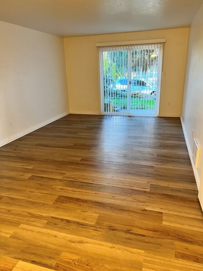 Foto del edificio - Beautiful Remodeled Home with Hardwood Pla...