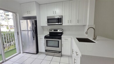 Building Photo - 2575 SW 27th Ave