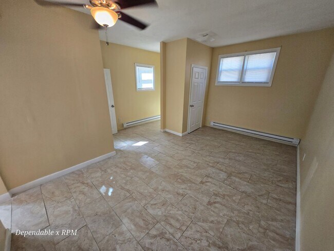 Photo - Studio 1 bath with Full Kitchen Available in Hyde Park Apartment