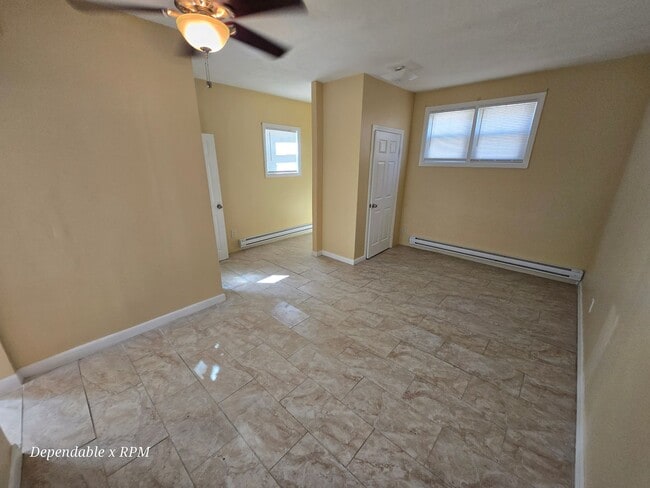 Building Photo - Studio 1 bath with Full Kitchen Available in Hyde Park