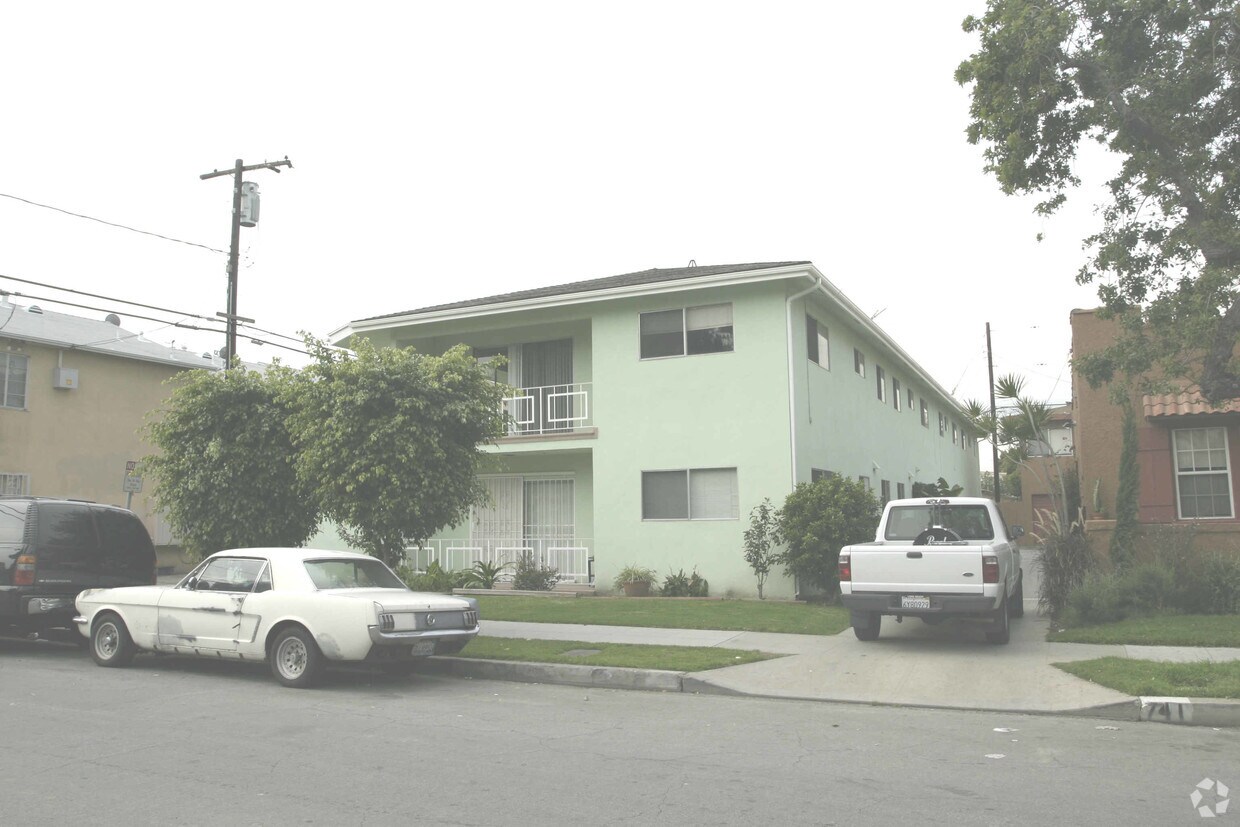 Building Photo - 731 Gladys Ave