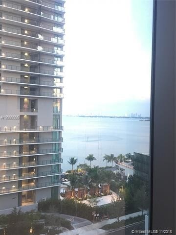 Foto del edificio - 650 NE 32nd St