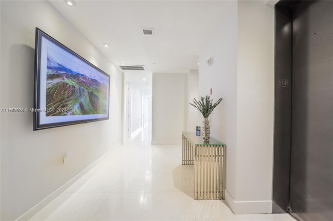 Building Photo - 1100 Biscayne Blvd
